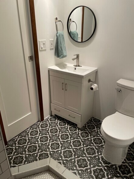 Private bath - 5665 Wood Duck Cir