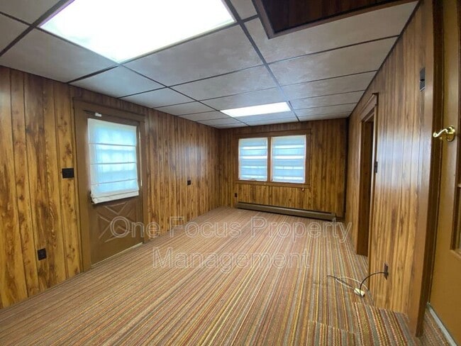 Building Photo - 2216 Lincoln Dr