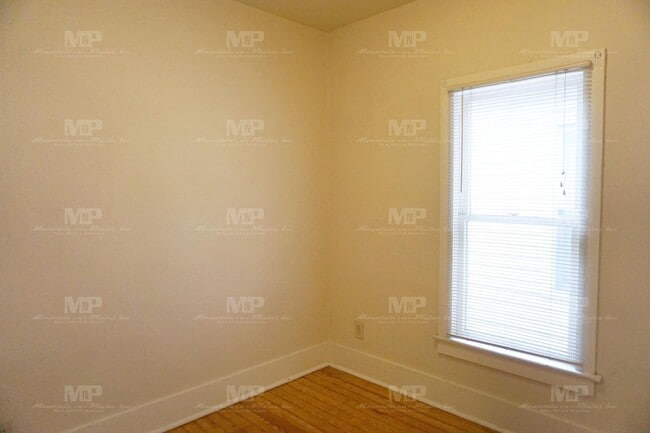 Building Photo - 642 S Meldrum St