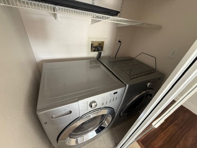 Building Photo - Hayward Condo 1 Bed/1 Bath Updated kitchen, lots of light and Bay views, dogs welcome