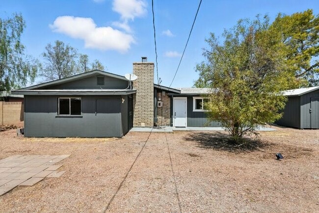 Building Photo - Totally remodeled home in prime Tempe Loca...