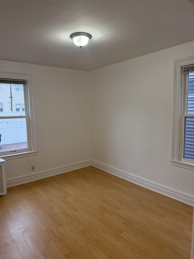 Building Photo - 187 W 48th St