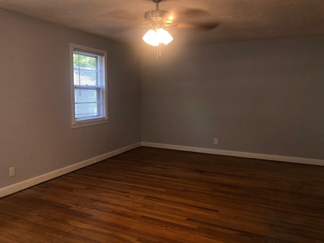 Building Photo - Updated Brick Ranch Conveniently Located