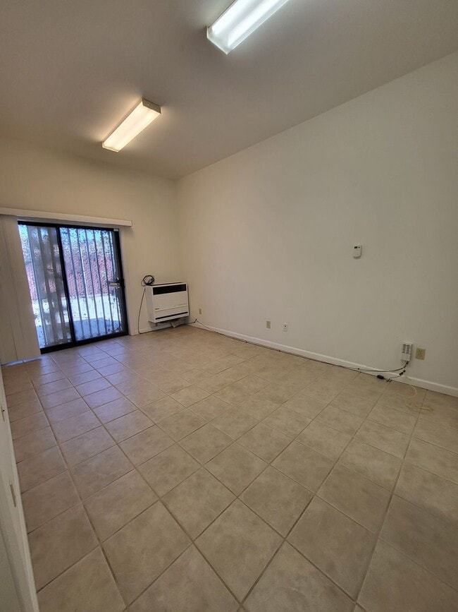 Building Photo - Beautifully Upgraded 2 Story Home in Downt...