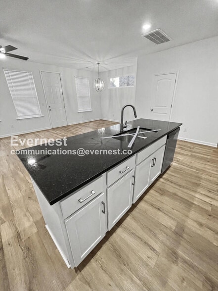 Building Photo - 2656 Lakevilla Dr