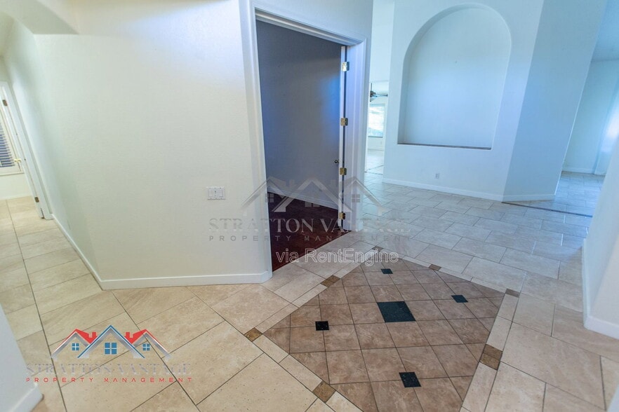 Building Photo - 3470 W Ironwood Dr