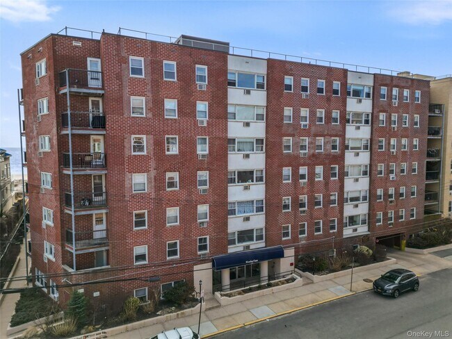 Building Photo - 750 Shore Rd