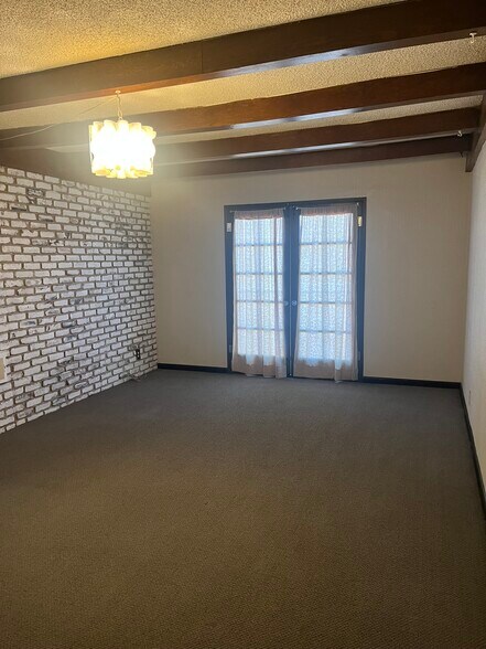 Large Bedroom - 1132 N Heliotrope Dr