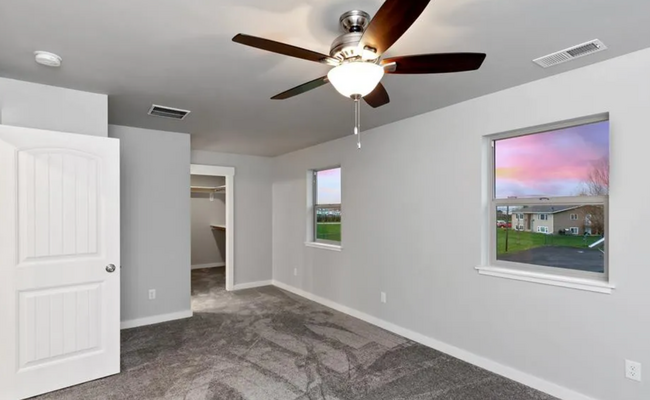 Building Photo - Charming 3-Bedroom Townhouse in the Heart ...