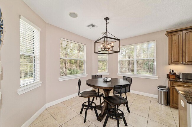 Building Photo - 1706 SW 27th St