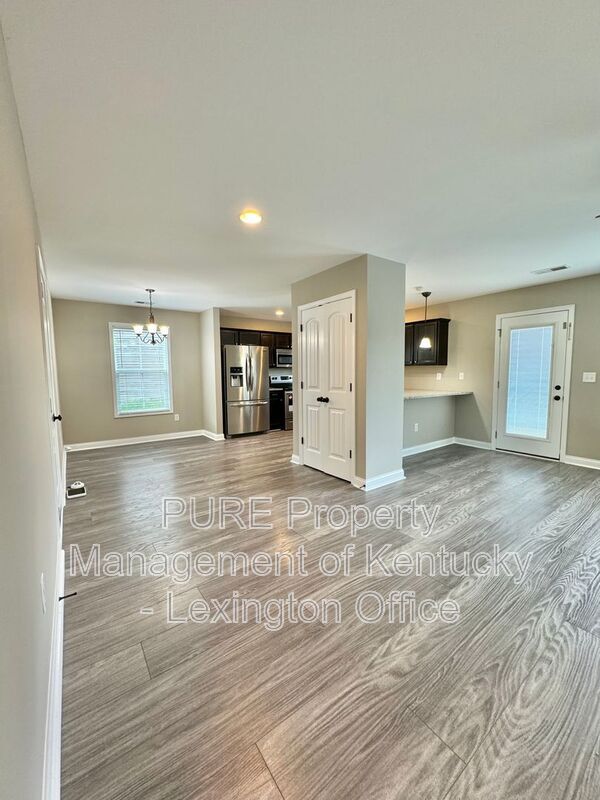 Building Photo - 2056 Drummond Dr