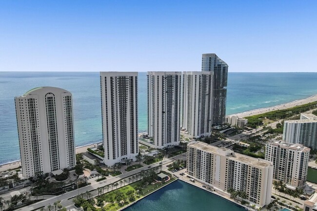 Building Photo - 16001 Collins Ave