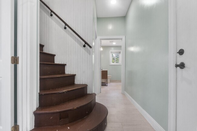Building Photo - 271 Cator Ave