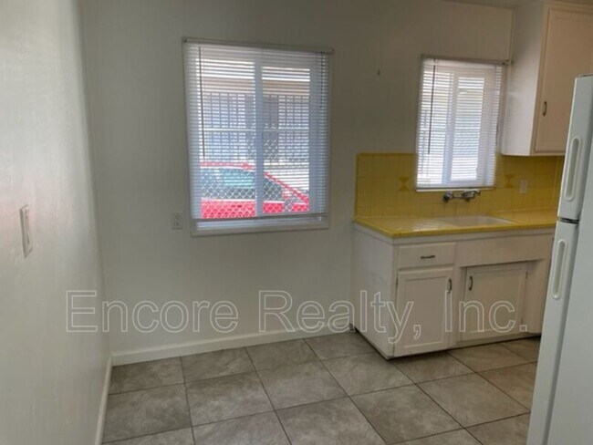 Building Photo - 464 3rd Ave