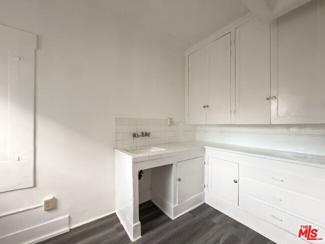 Building Photo - 434 S Rampart Blvd