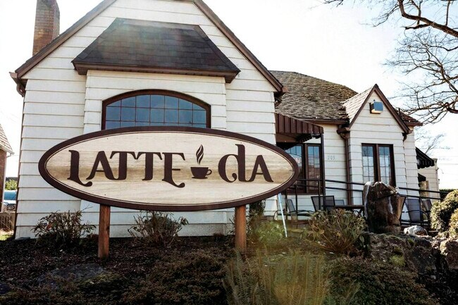 Building Photo - 4401 NW Columbia St