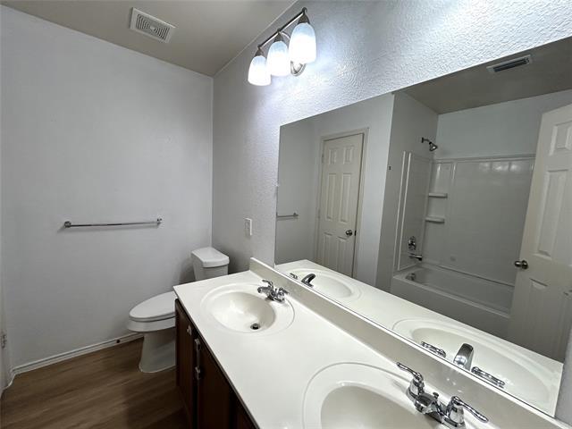 Building Photo - 9832 Dartmouth Dr