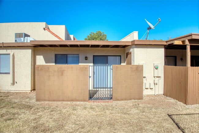 Building Photo - 4208 Ave Palermo