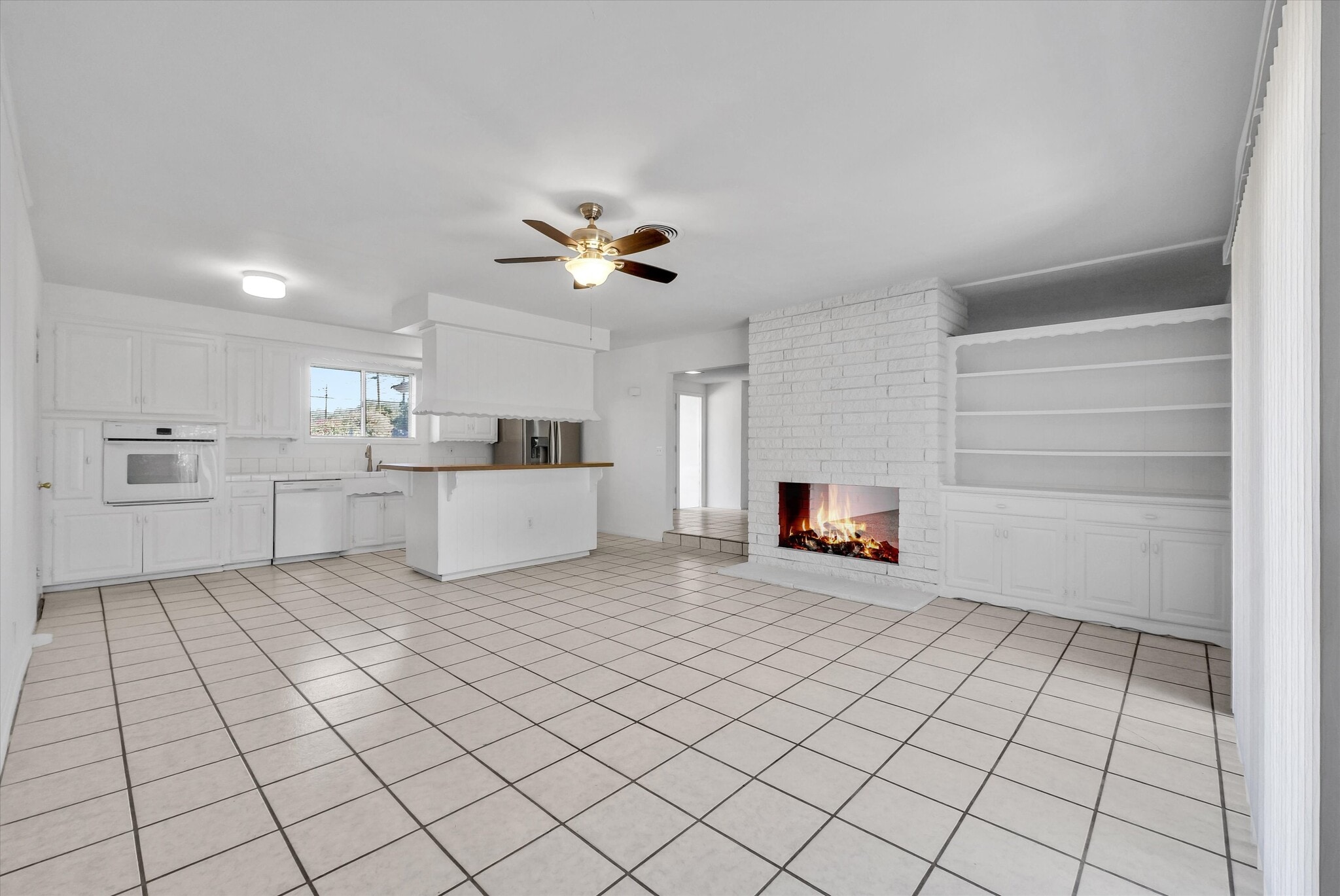 Kitchen dining area - 13981 Brenan Way
