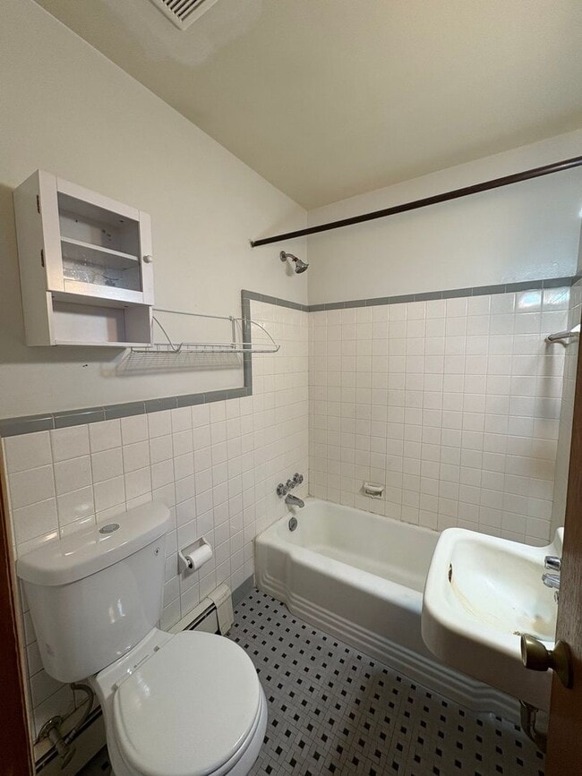 Building Photo - 50 W 7th Ave