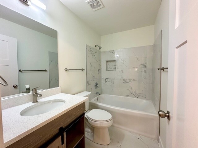 Building Photo - 1711 Whispering Oaks Dr