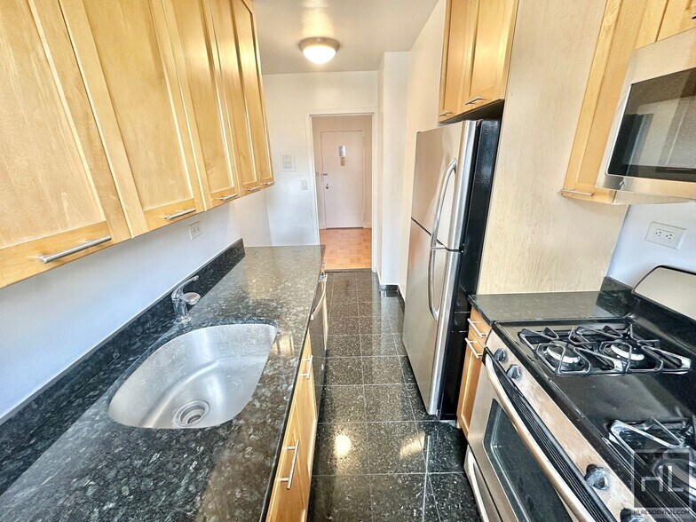 Building Photo - Fourth Avenue