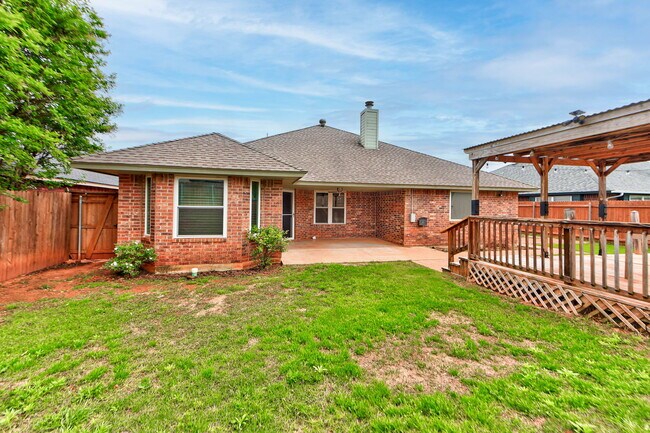 Building Photo - 1817 SE 1st St