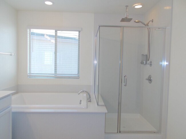 Building Photo - Modern Luxury Rental with Stunning Red Roc...