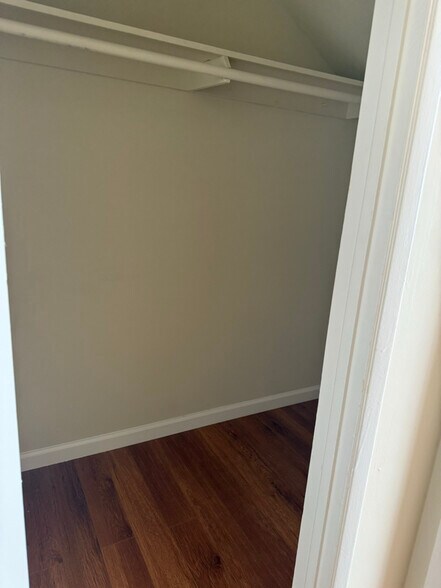 Building Photo - 10970 Bluffside Dr