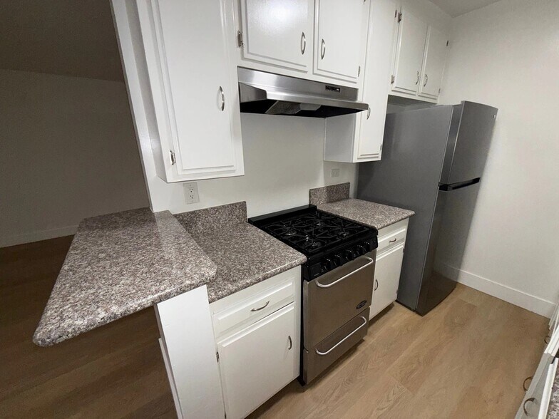 Building Photo - 10776 Rose Ave