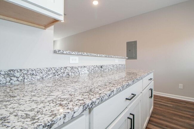 Building Photo - 1115 Hillwood Dr