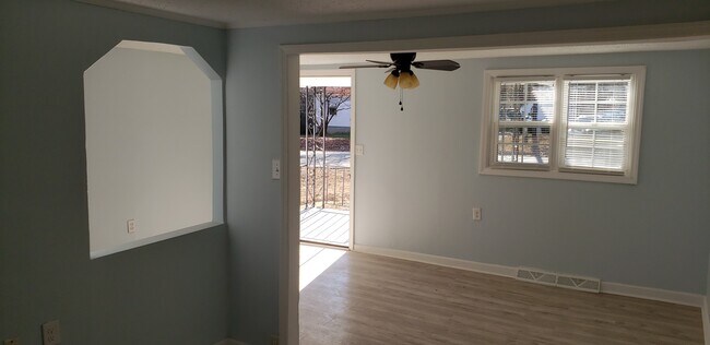 Building Photo - 1711 Alexsandria Rd