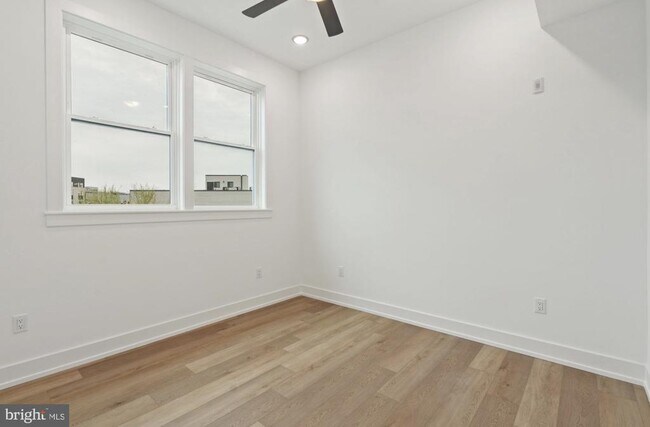 Building Photo - 136 E Cumberland St