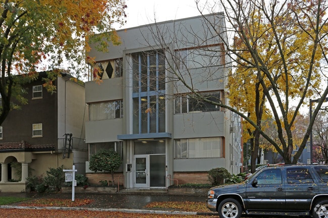 Building Photo - Judith Manor