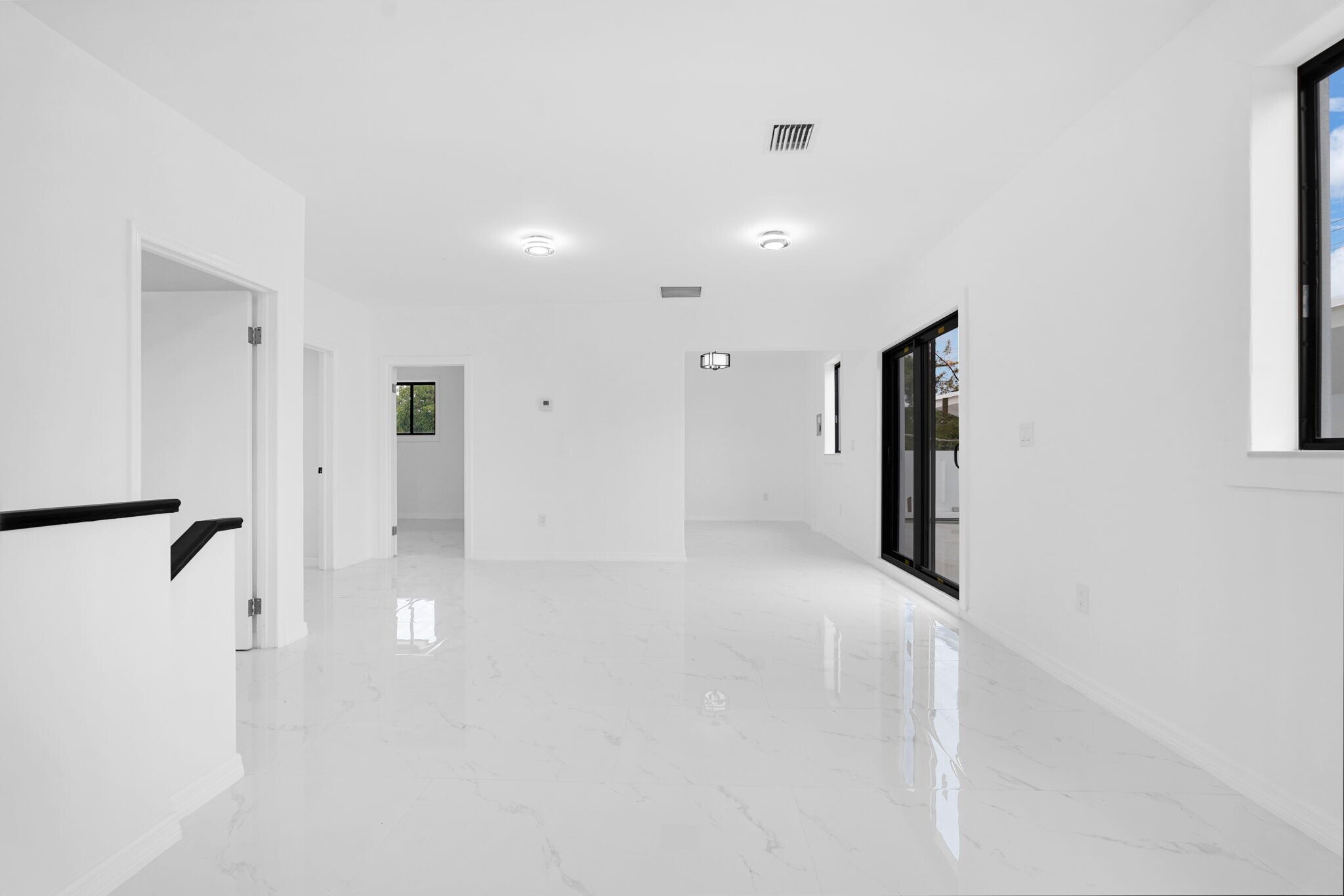 Building Photo - 972 SW 44th Ave