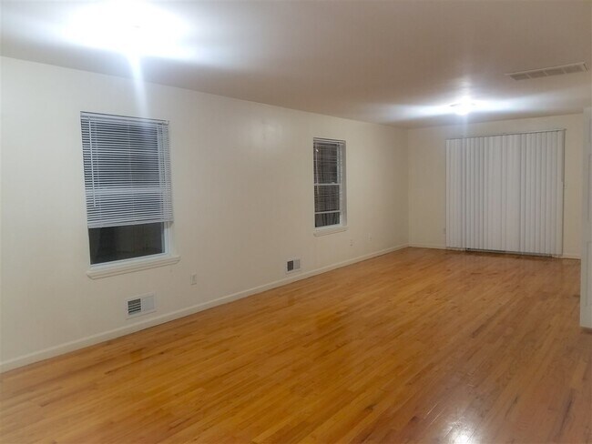 Building Photo - 319 Danforth Ave