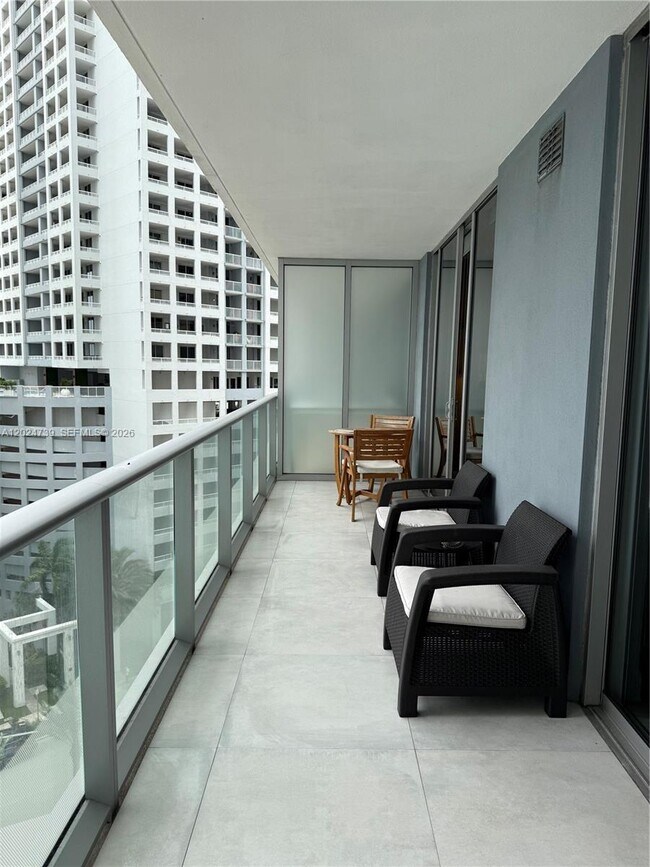 Building Photo - 1300 Brickell Bay Dr