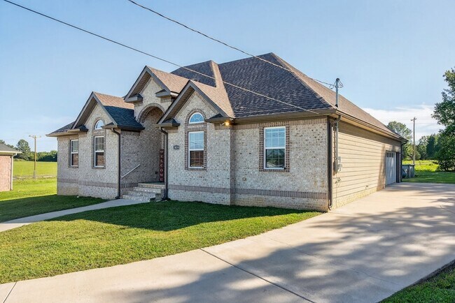 Building Photo - 3019 Cambridge Ct