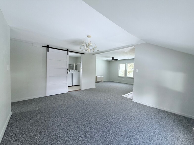 Building Photo - 33 Spring St