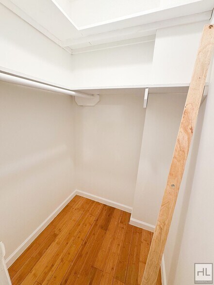 Building Photo - ST MARKS AVENUE