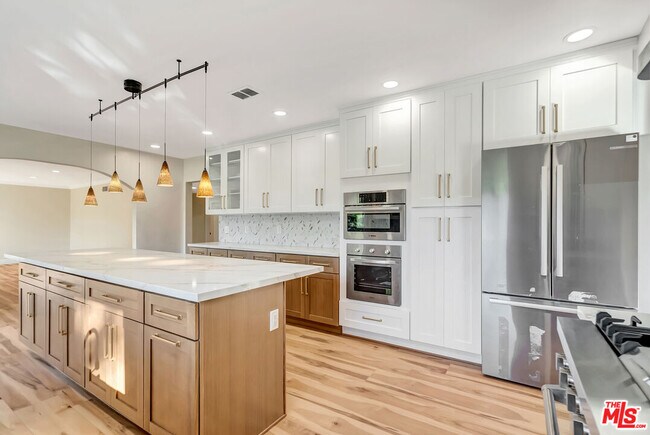 Building Photo - 16608 Park Ln Cir