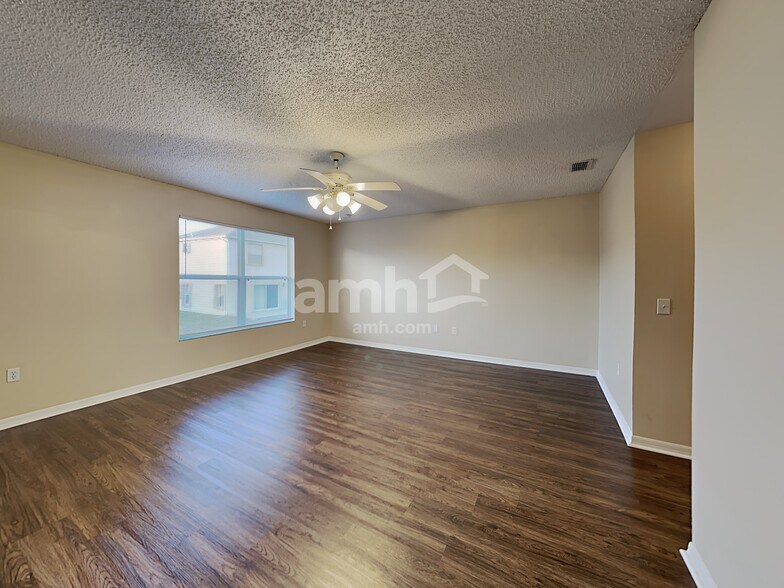 Building Photo - 330 Salmon Ct