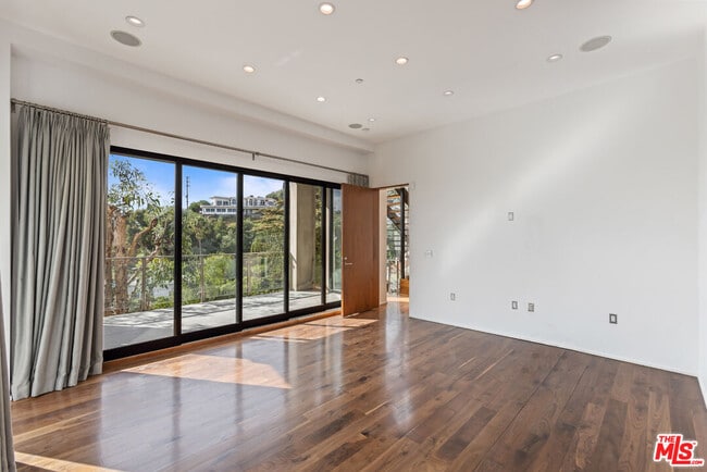 Building Photo - 8460 Harold Way