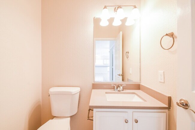 Building Photo - 11011 E Florian Ave