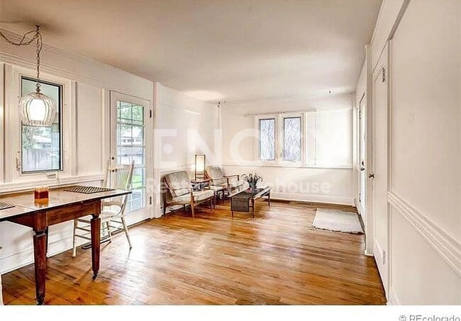Building Photo - 3030 S Bellaire St