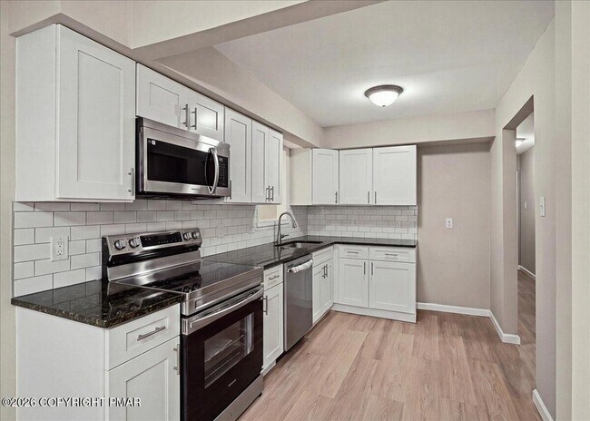 Building Photo - 5617 Pembrook Dr