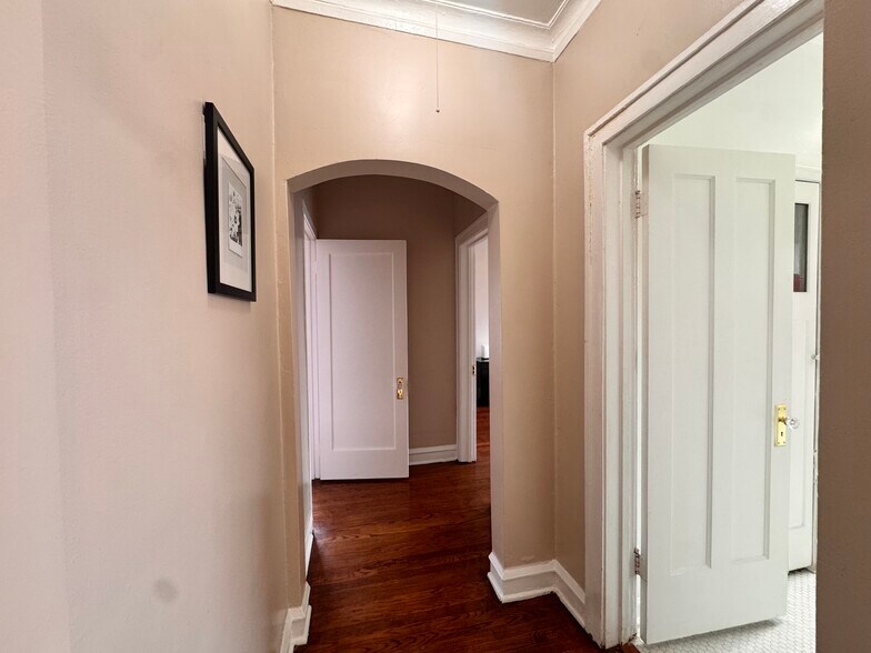 Building Photo - 2833 W 66th St