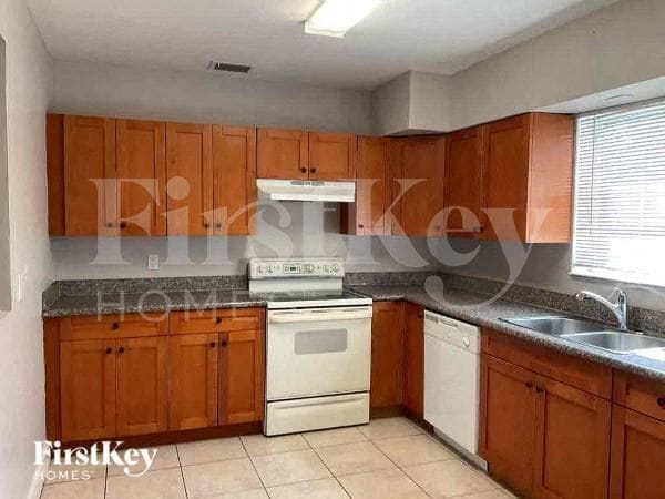 Building Photo - 6404 Fletcher St