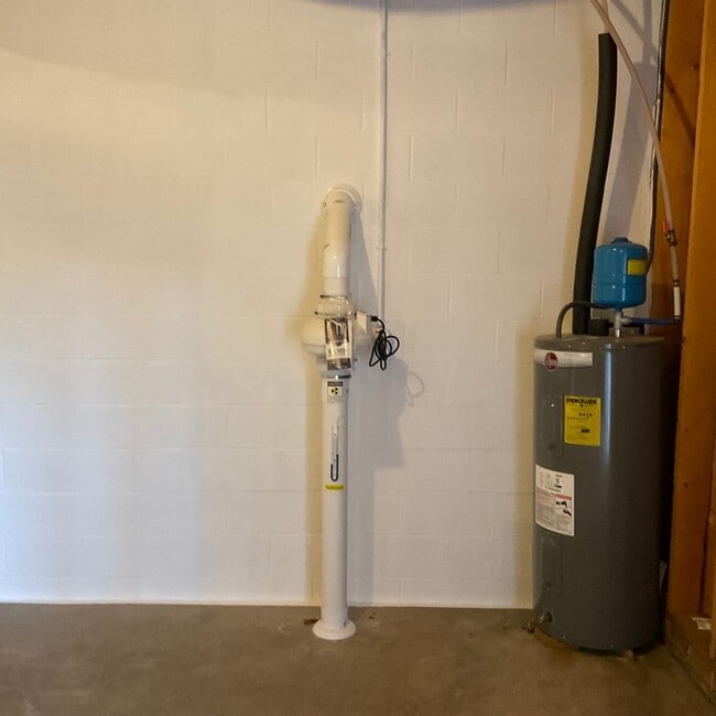 Building Photo - 2 Bedroom, 2 Baths Duplex Apartment for Rent with Unfinished Basement