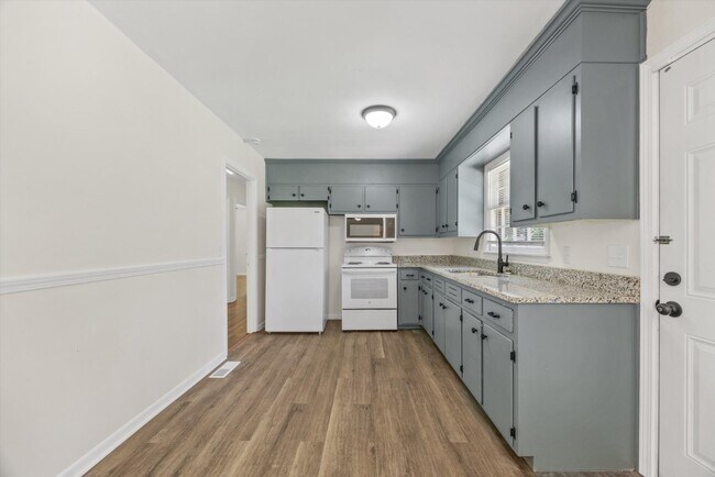 Building Photo - 2111 Shady Ln Cir NW